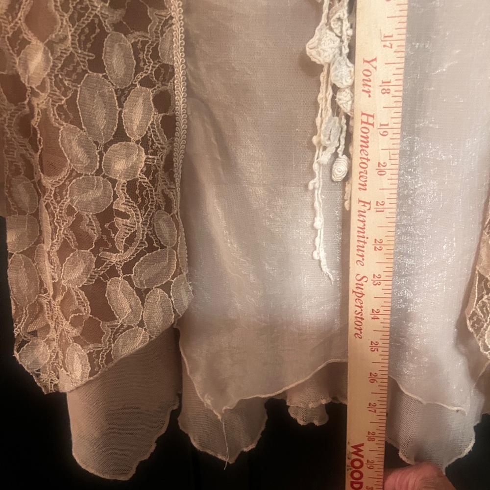 Elegant Cream Lace Women Top - Picture 7 of 16